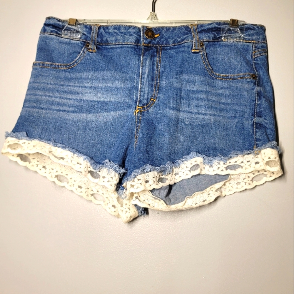 🔥 Jalate Juniors Jean shorts with lace trim size 13